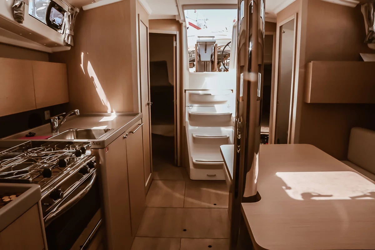 Oceanis 38.1 (Sea Wolf)  - 6