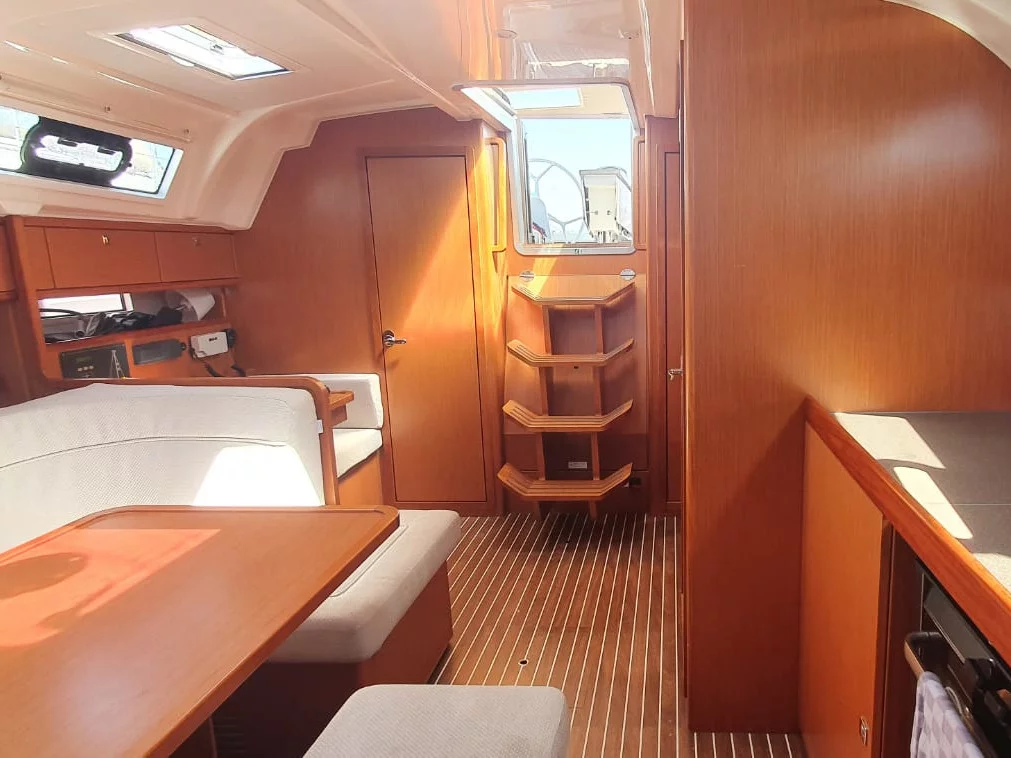 Bavaria Cruiser 41 (Surya) Interior image - 4
