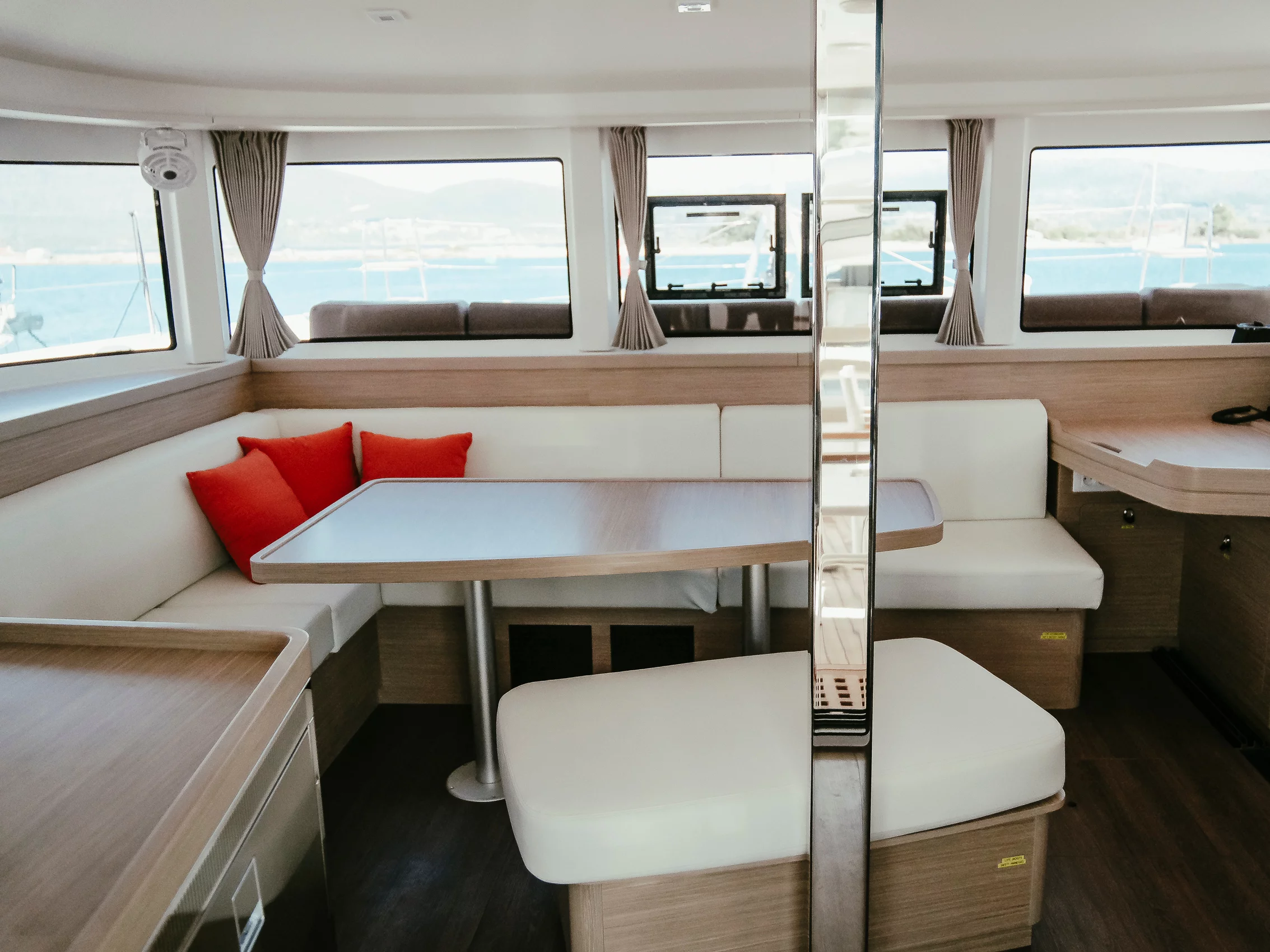 Lagoon 42 (Acantha) Interior image - 17