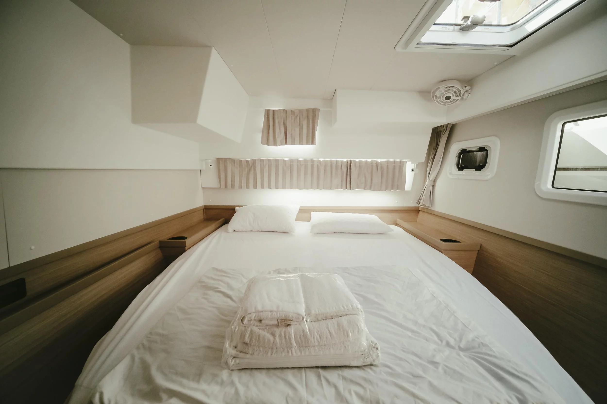 Lagoon 42 (Acantha)  - 3