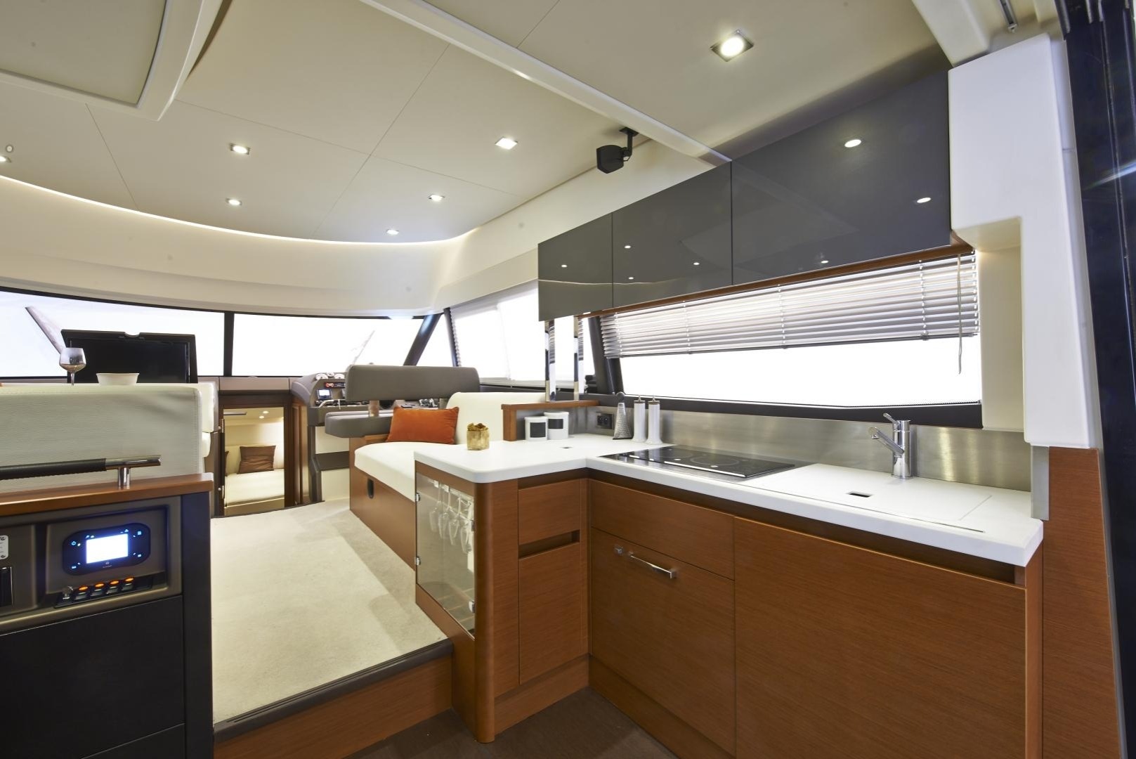 Prestige 450 Fly — photo 8