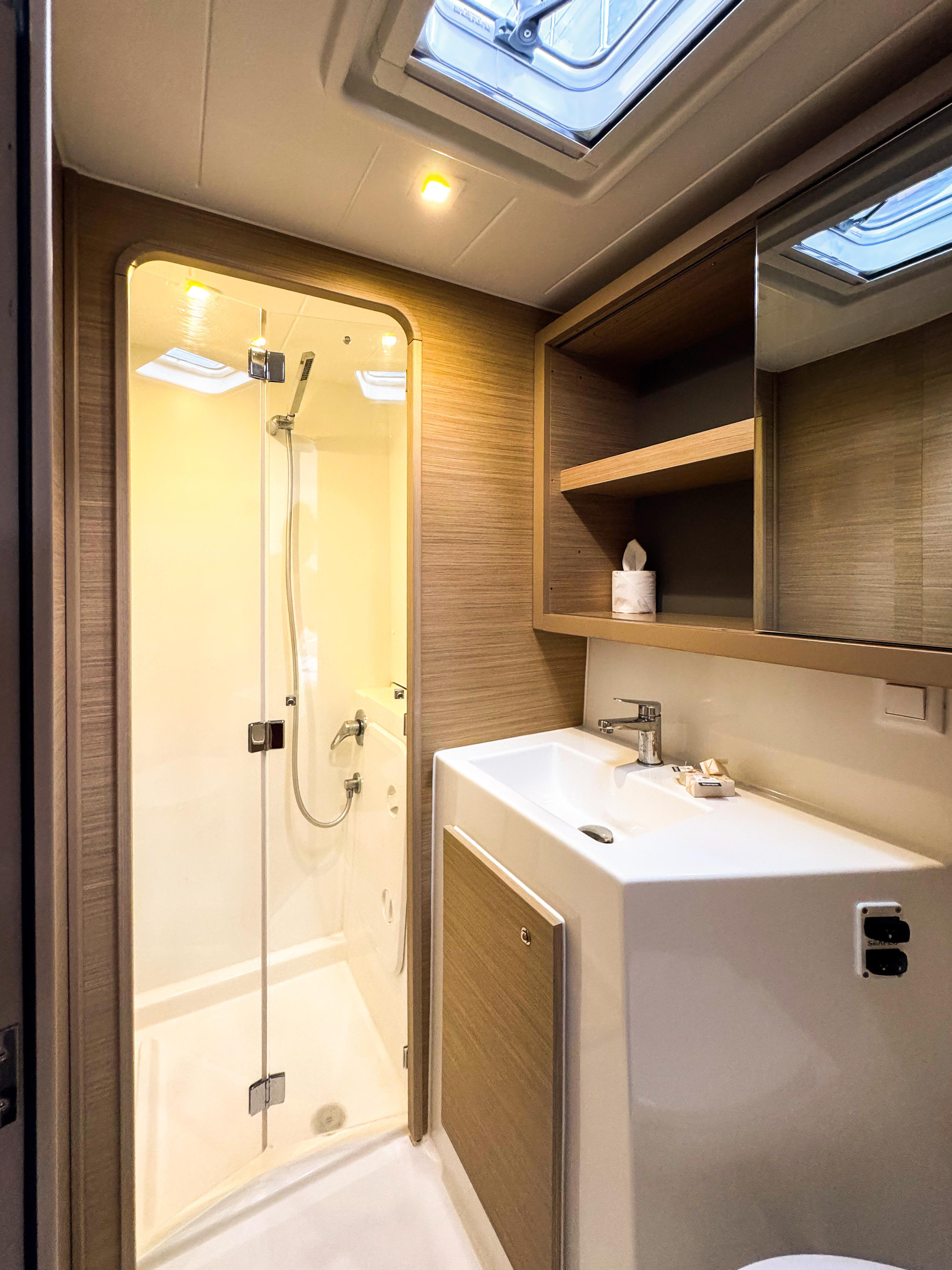Lagoon 42 — photo 20