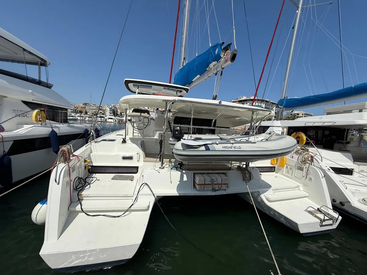 Lagoon 42 — photo 1