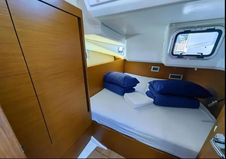 Sun Odyssey 440 — photo 2