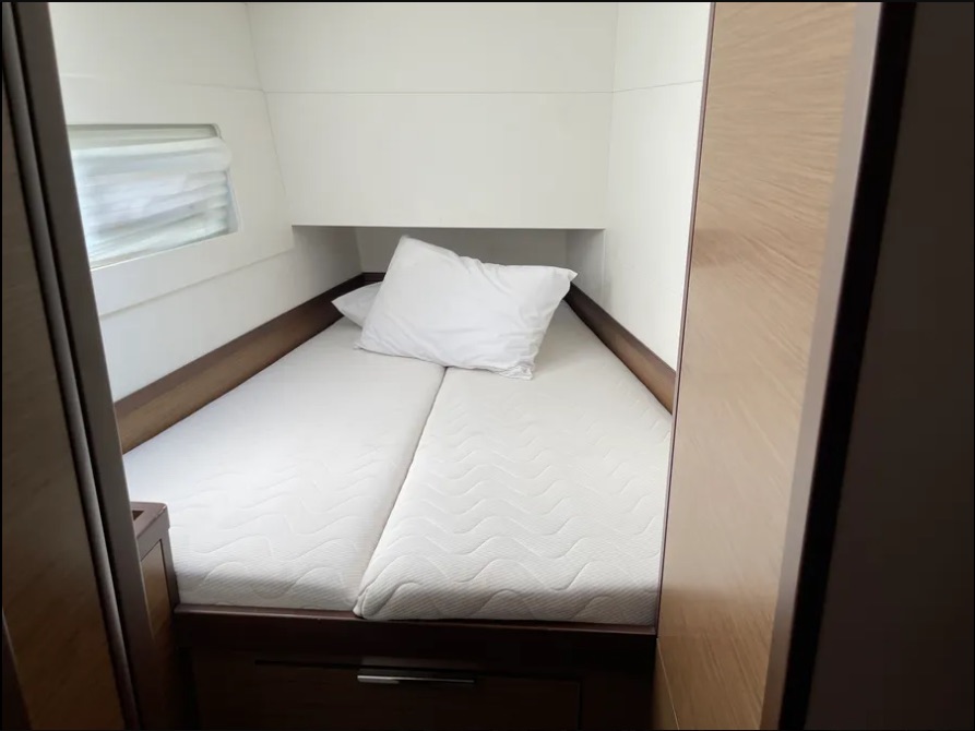 Lagoon 40 — photo 2