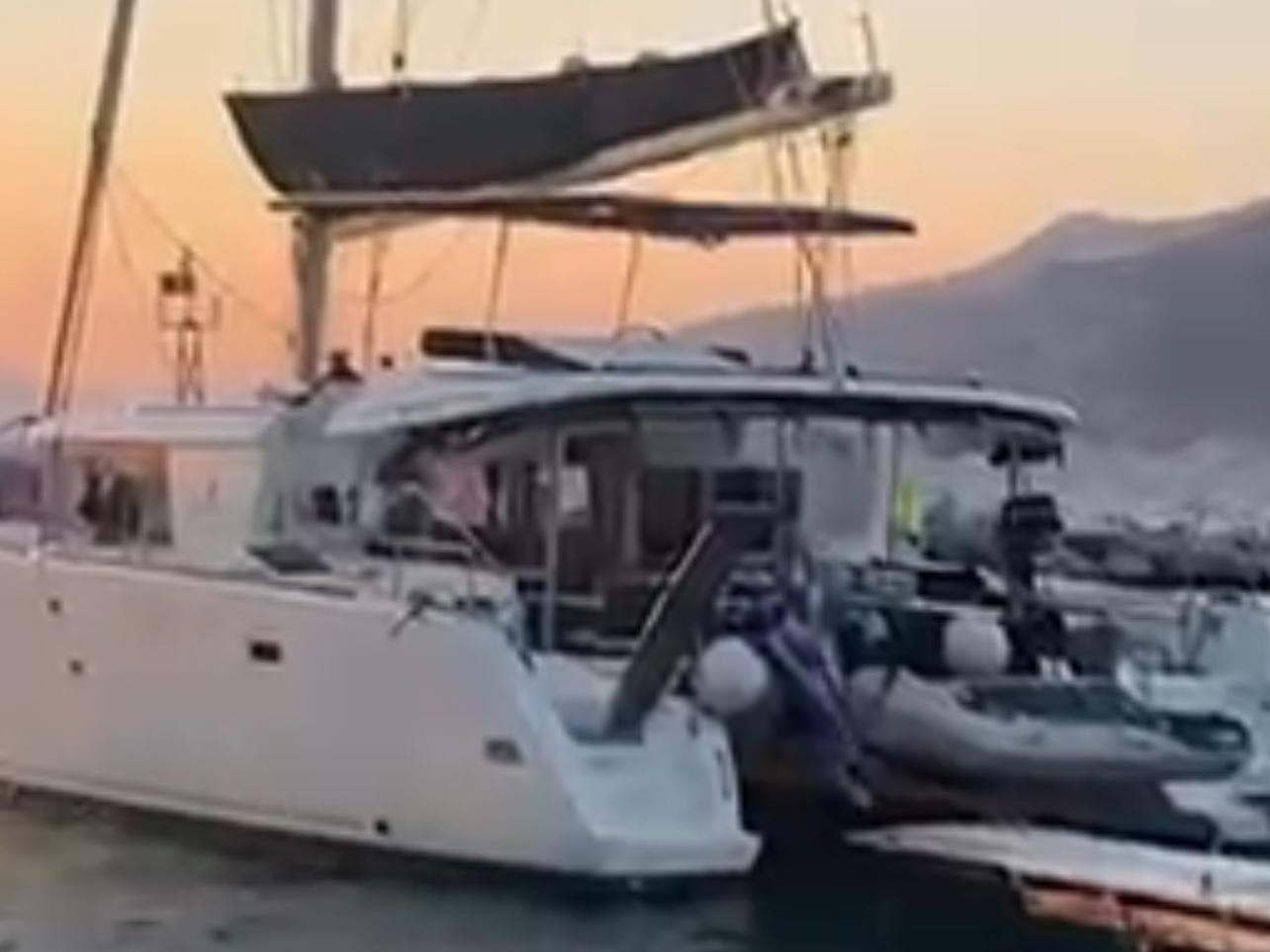 Lagoon 450 Flybridge — photo 1