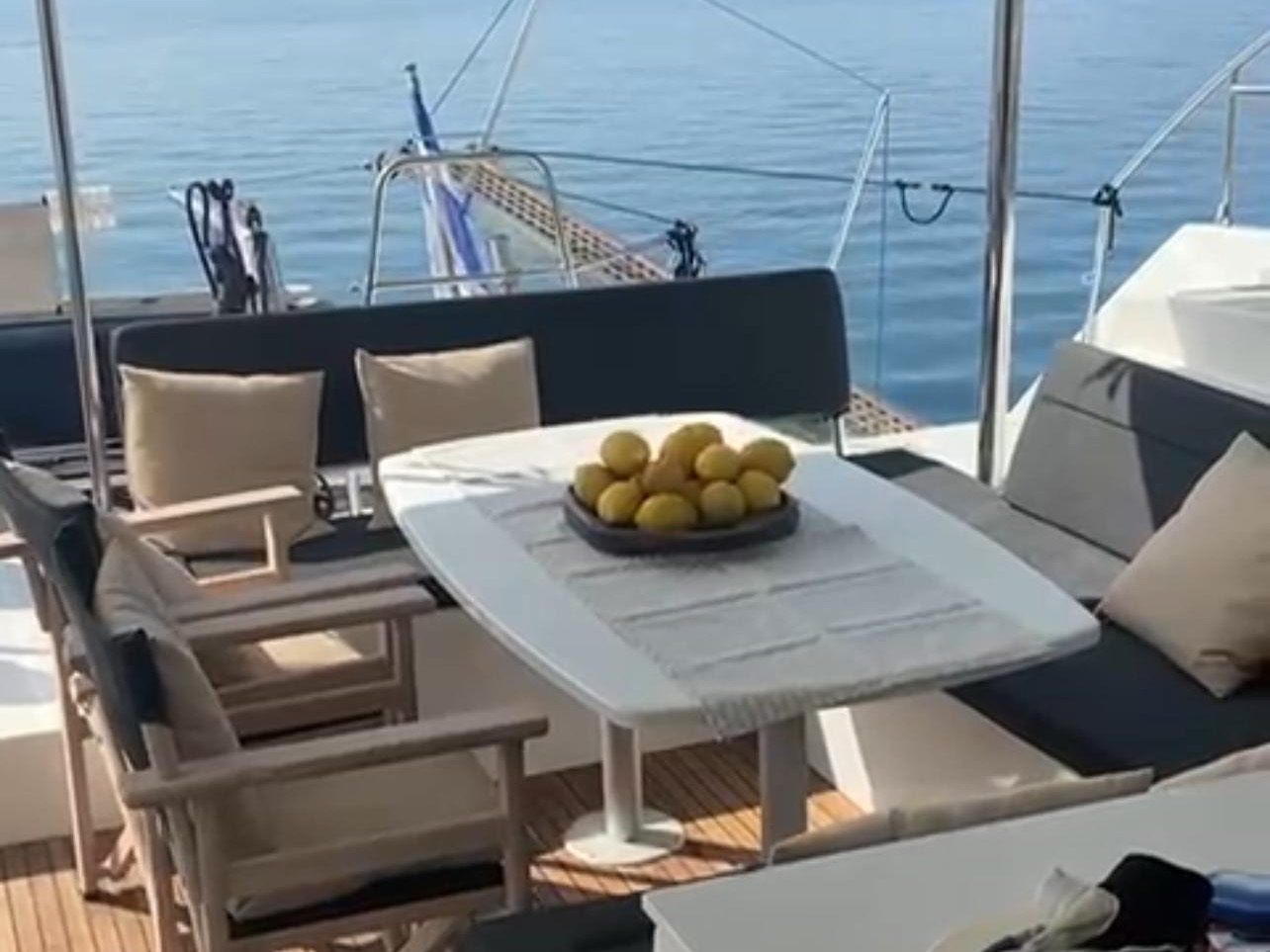 Lagoon 450 Flybridge — photo 12