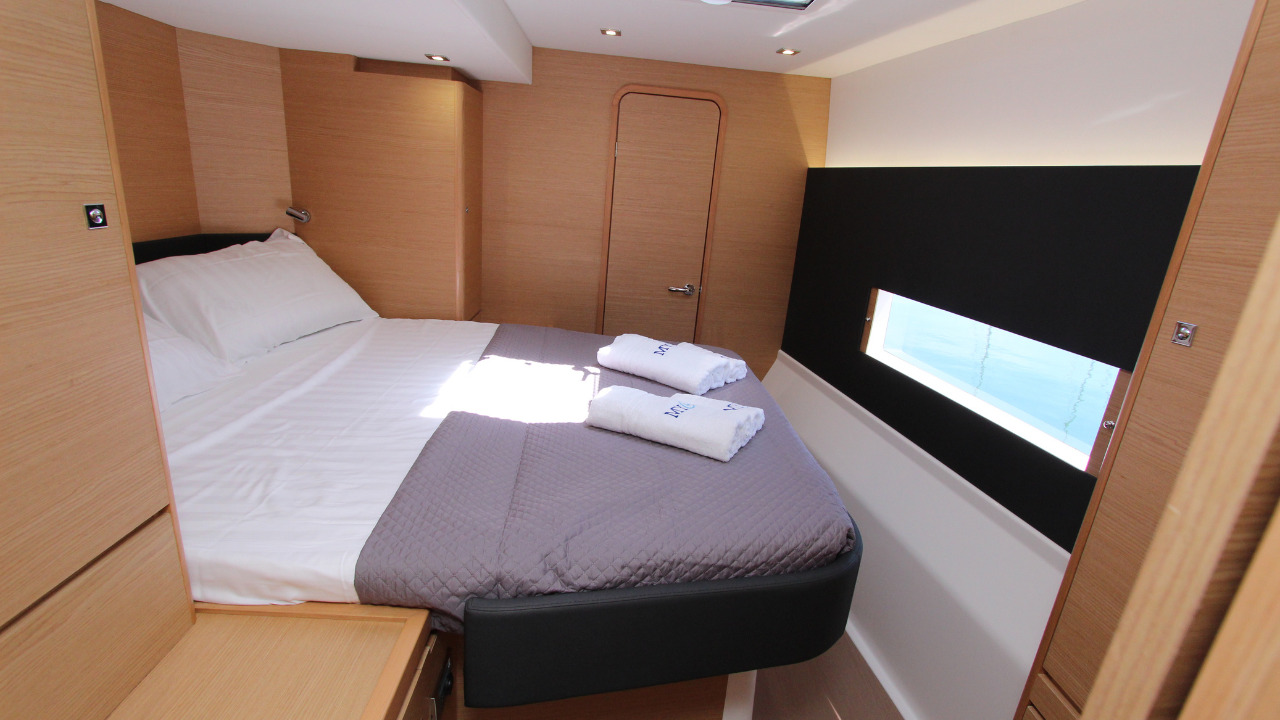 Dufour Catamaran 48 5c+5h — photo 11