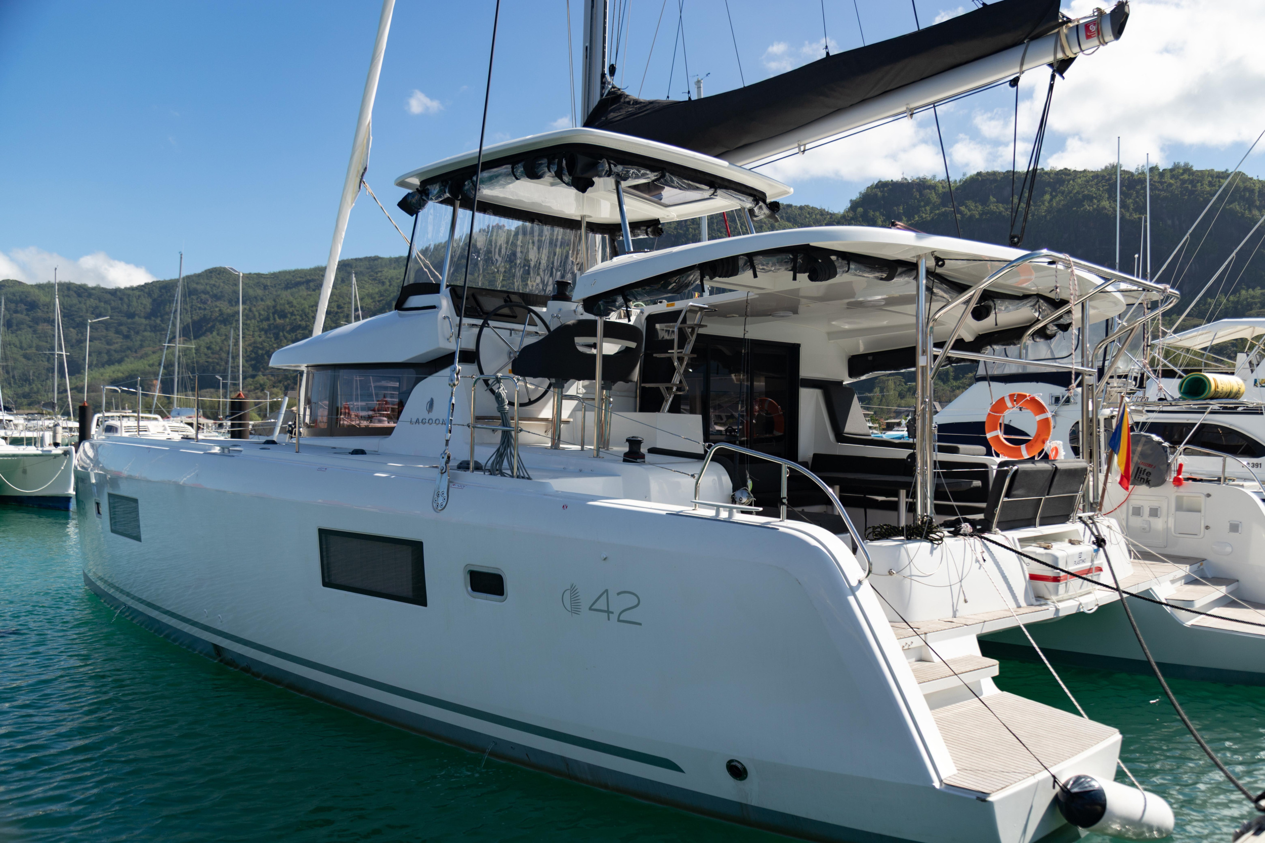 Lagoon 42 — photo 16
