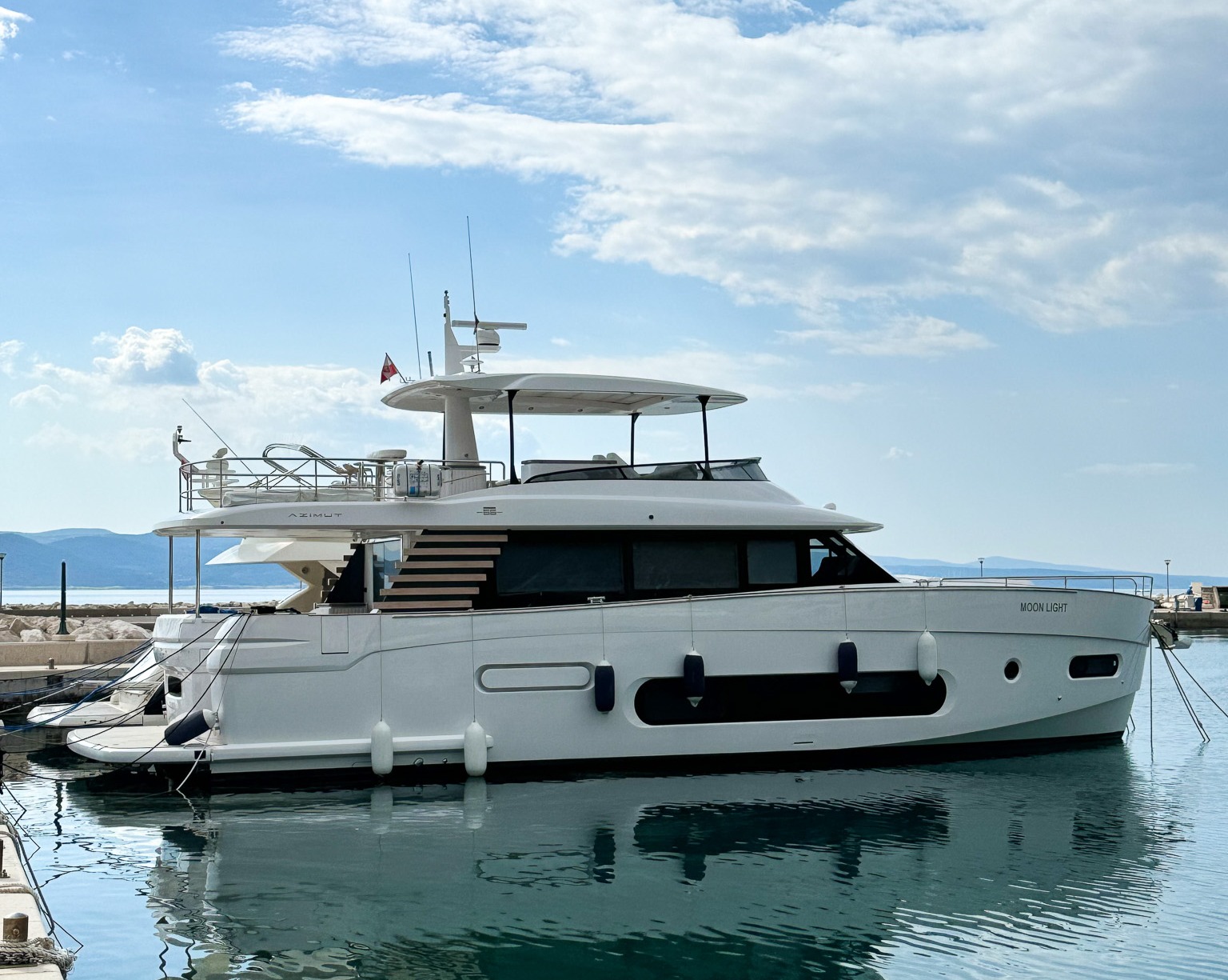 Azimut Magellano 66 — photo 1