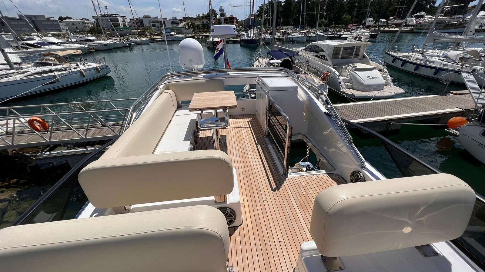 Bavaria Virtess 420 Fly — photo 17