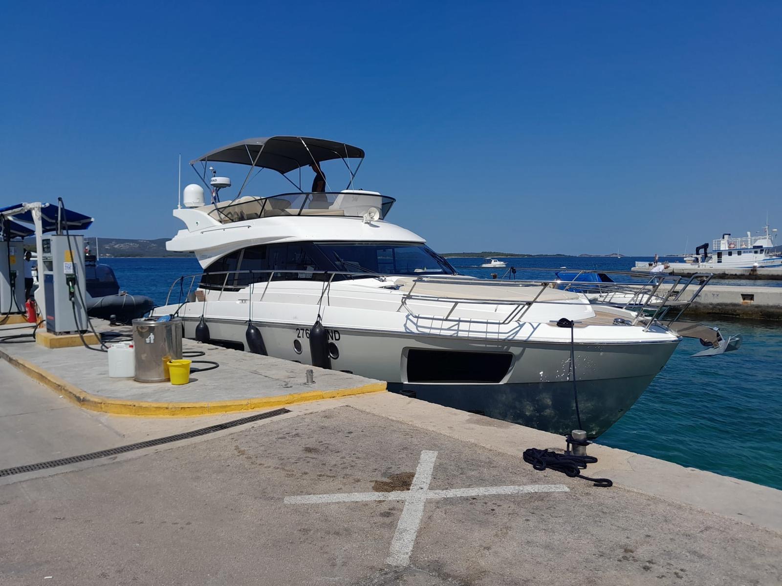 Bavaria Virtess 420 Fly — photo 18