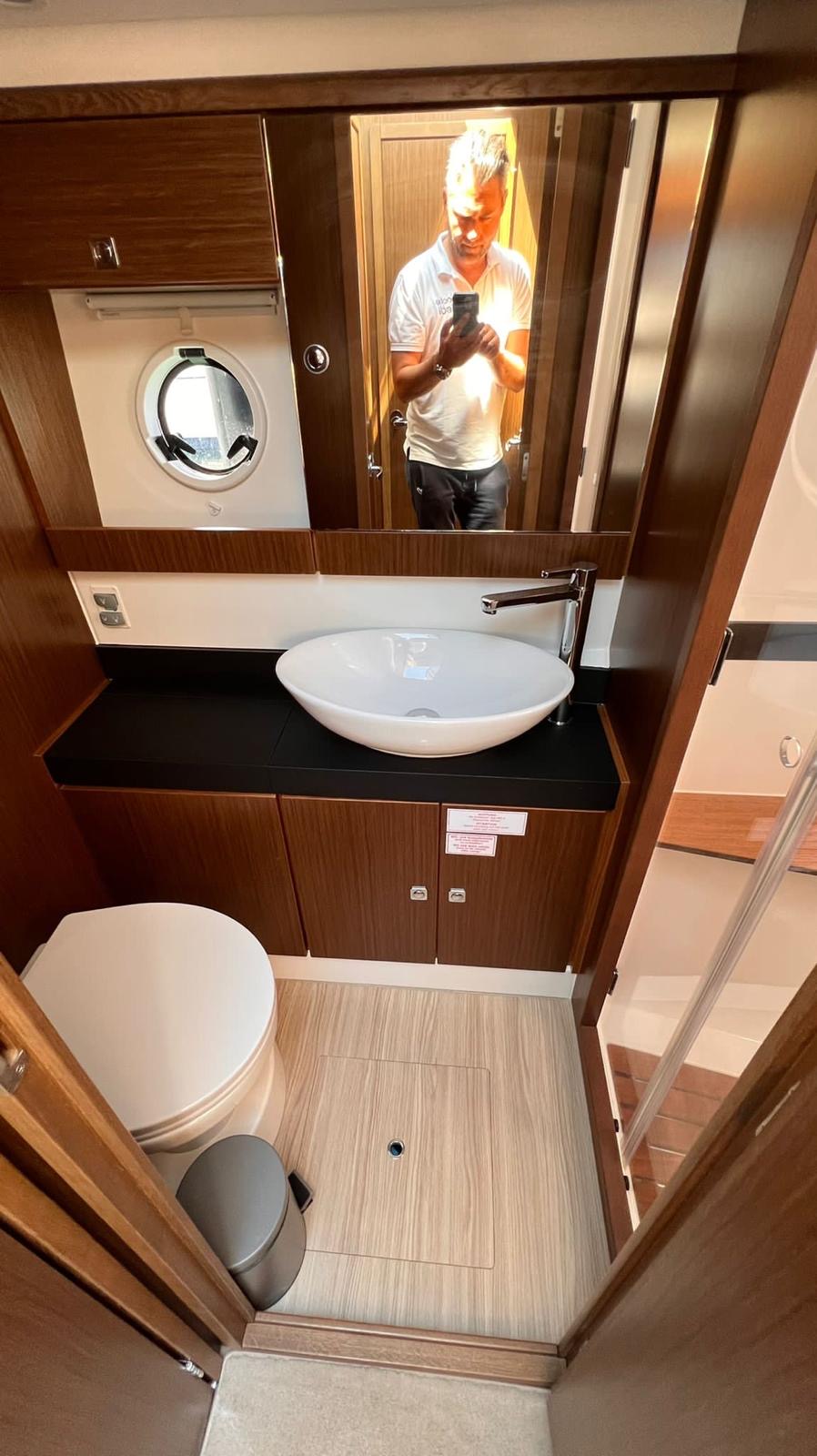 Bavaria Virtess 420 Fly — photo 12