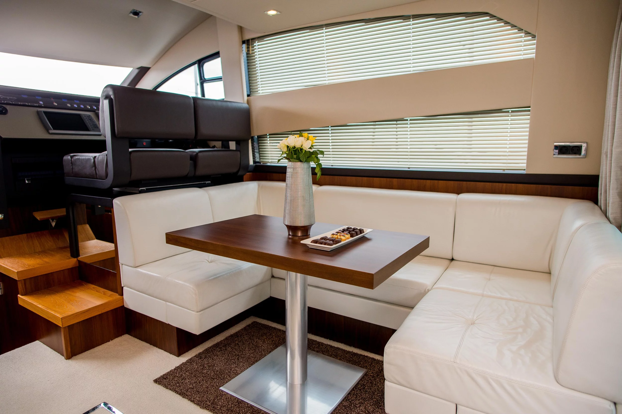 Fairline Squadron 42 (Solitaire)  - 28