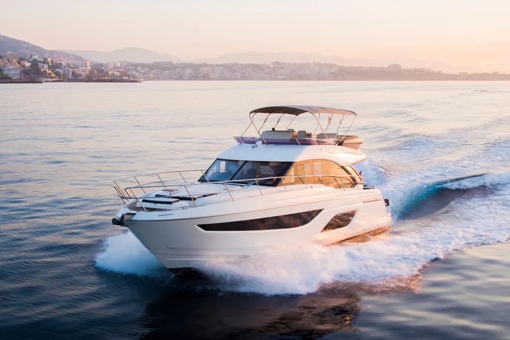 Bavaria R55 — photo 13