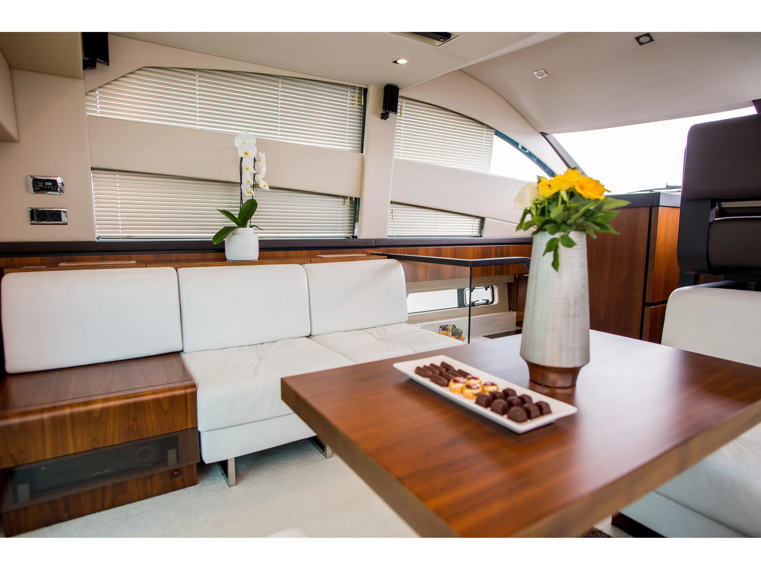 Fairline Squadron 42 (Solitaire) Interior image - 26