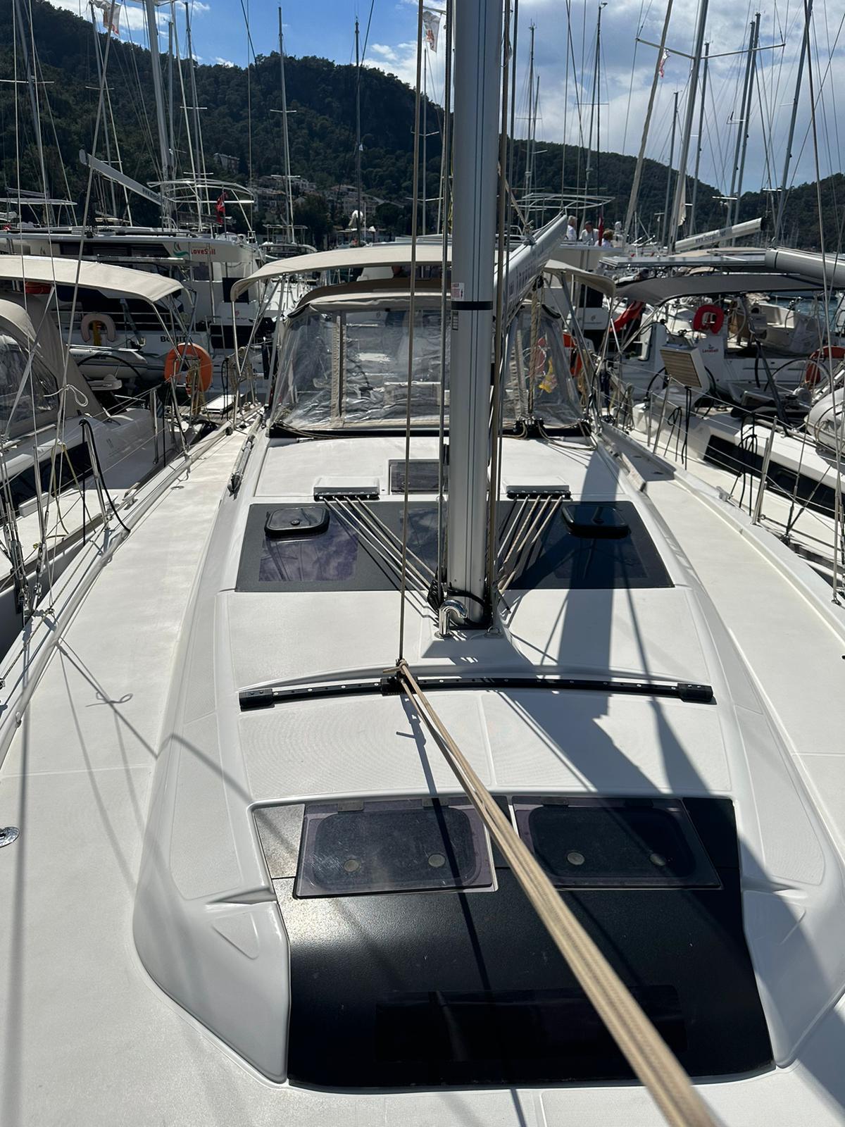 Dufour 390 Grand Large — photo 4