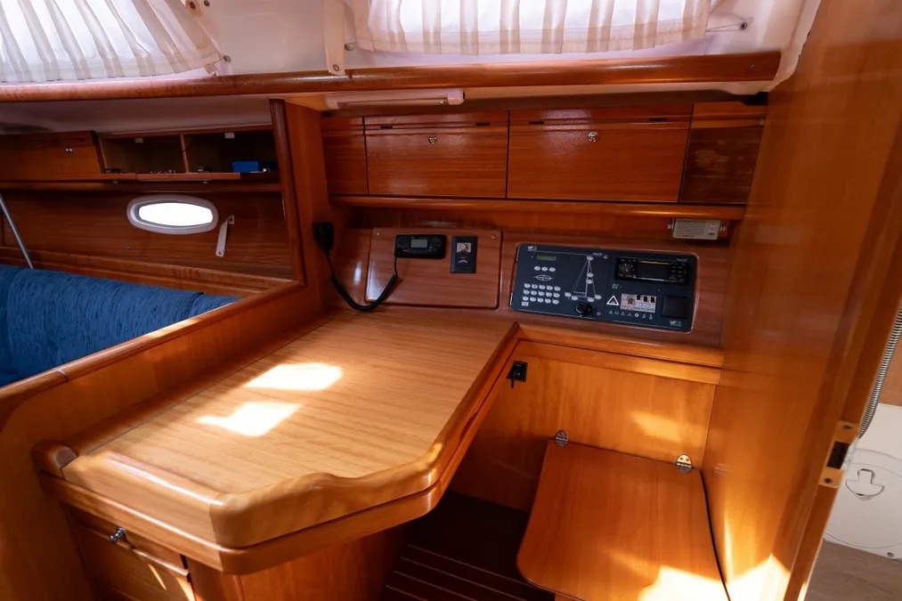 Bavaria 38 — photo 6