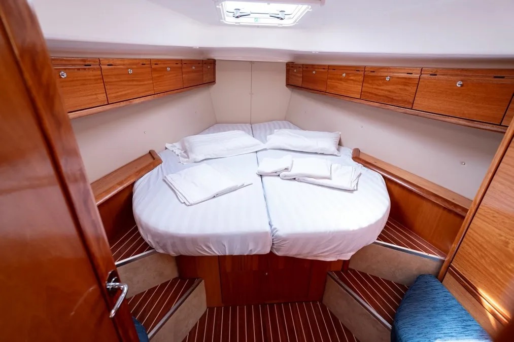 Bavaria 38 — photo 5