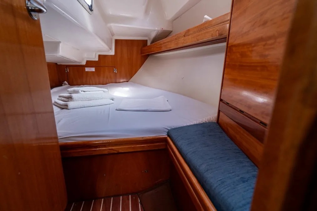 Bavaria 38 — photo 3