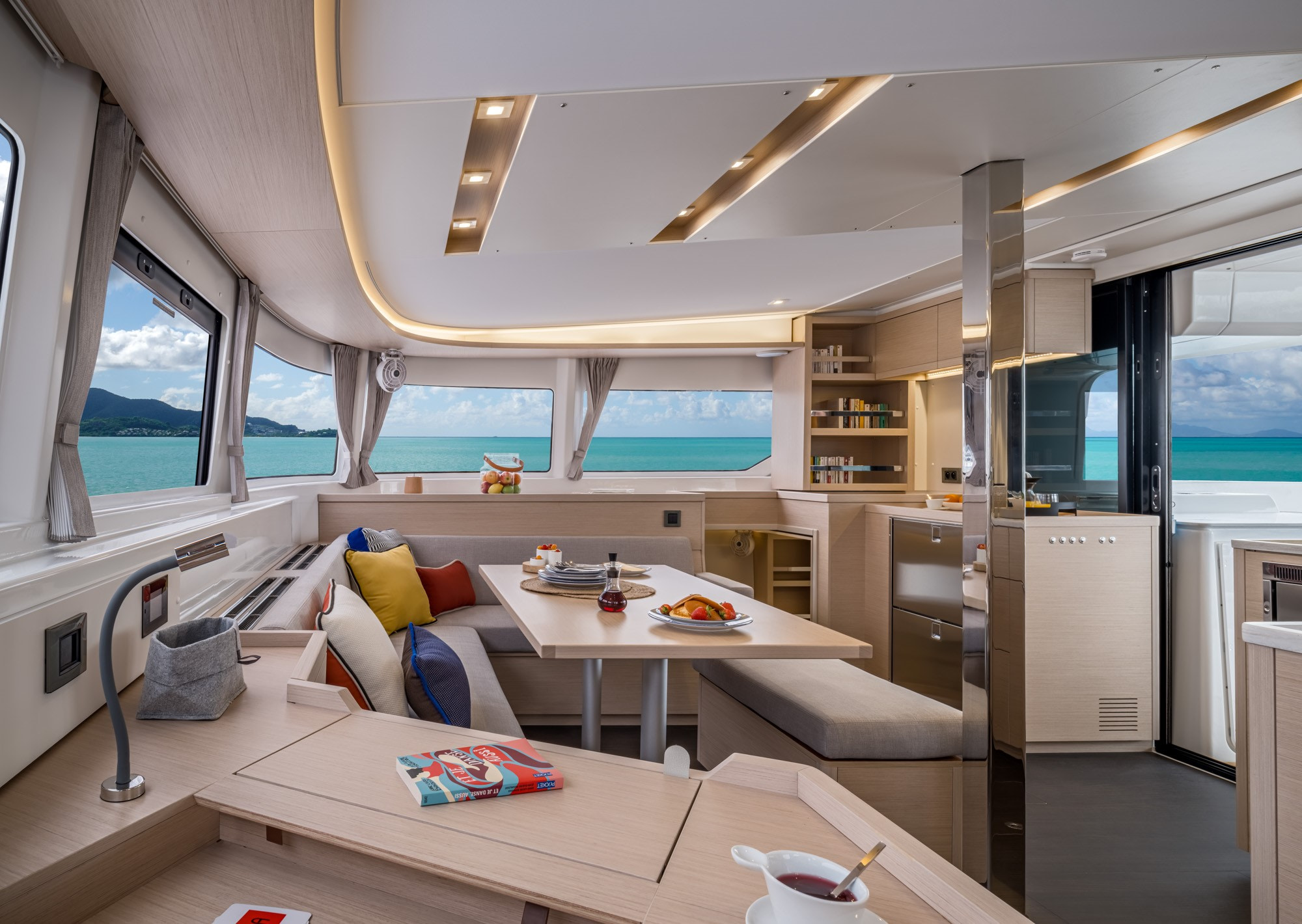 Lagoon 46 Flybridge — photo 11