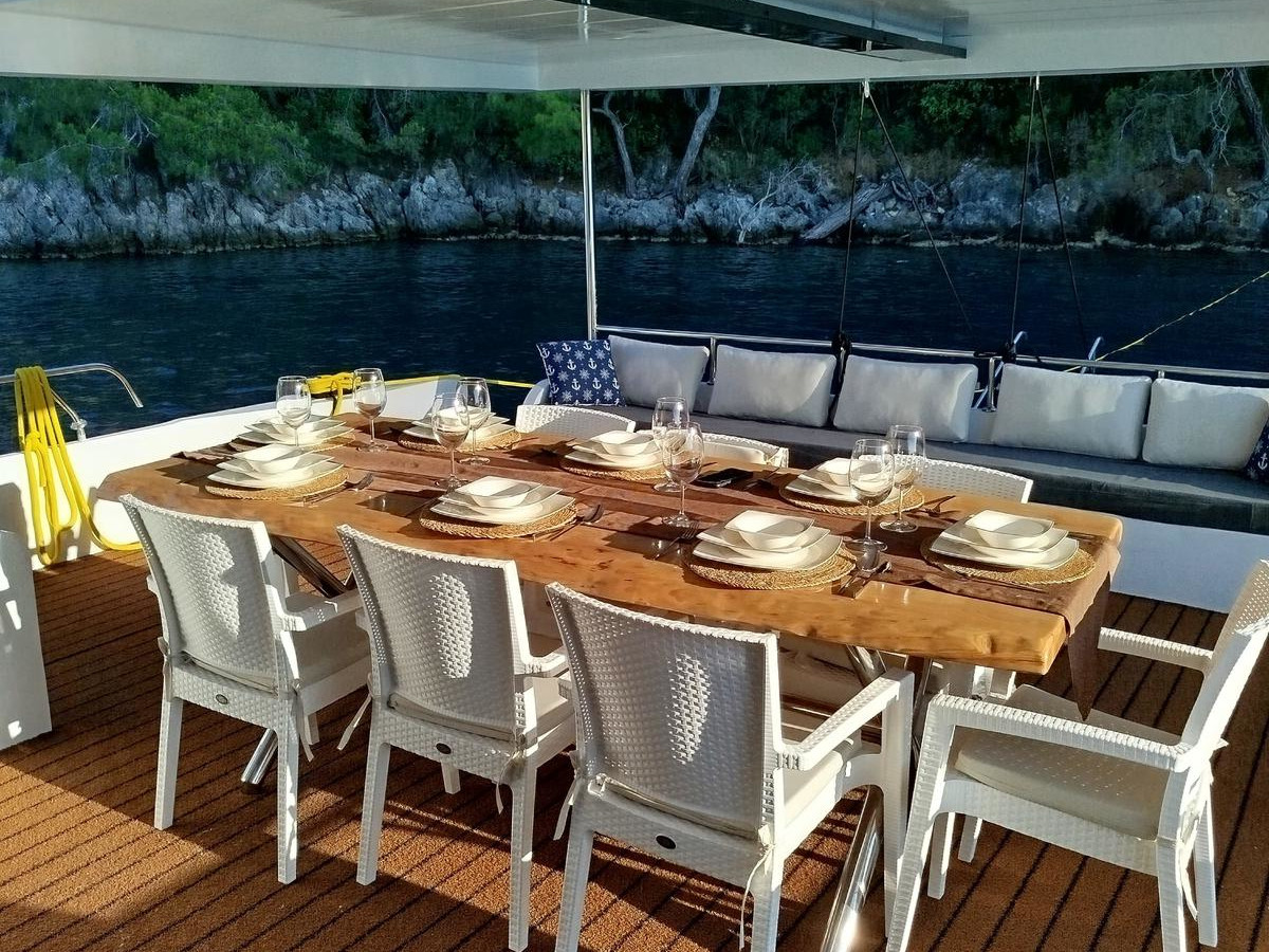 Motor Yacht — photo 16