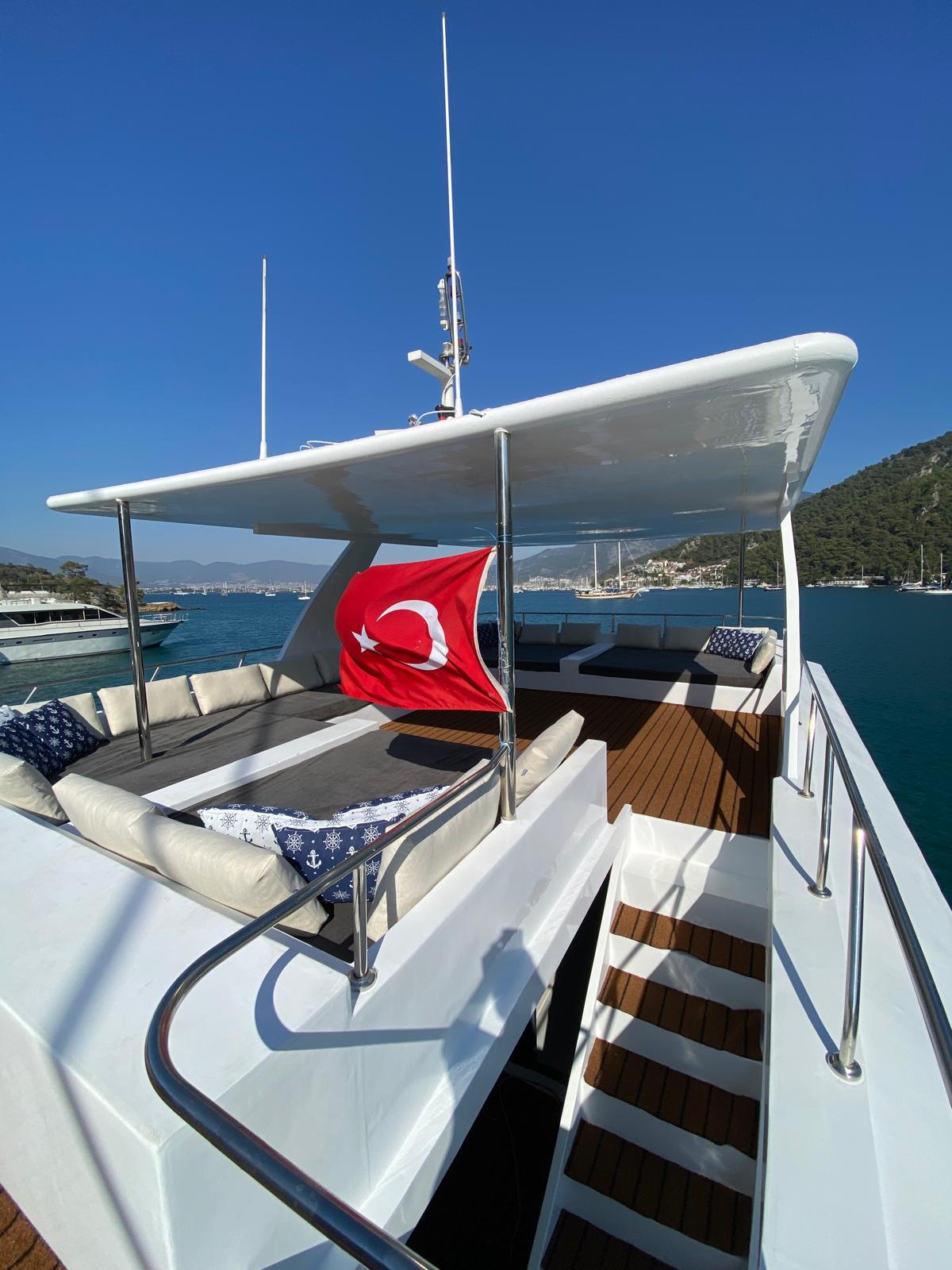 Motor Yacht — photo 9