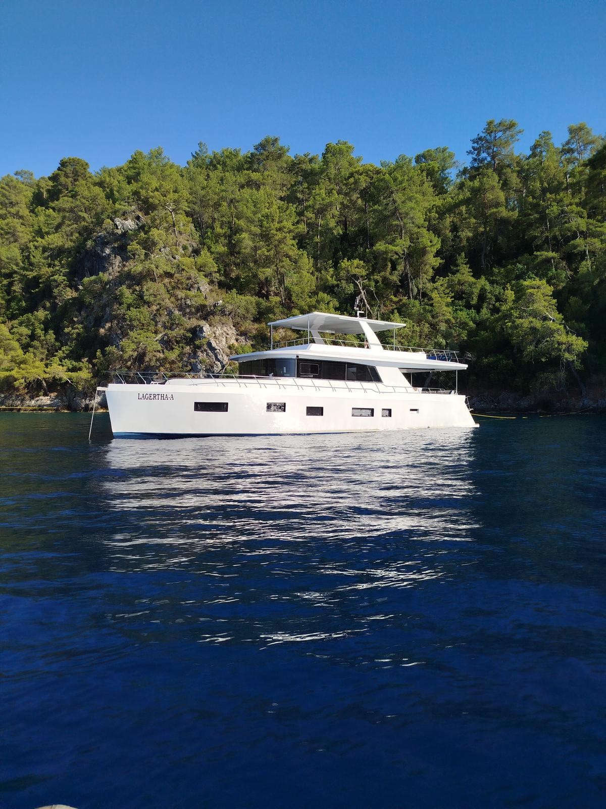 Motor Yacht — photo 13
