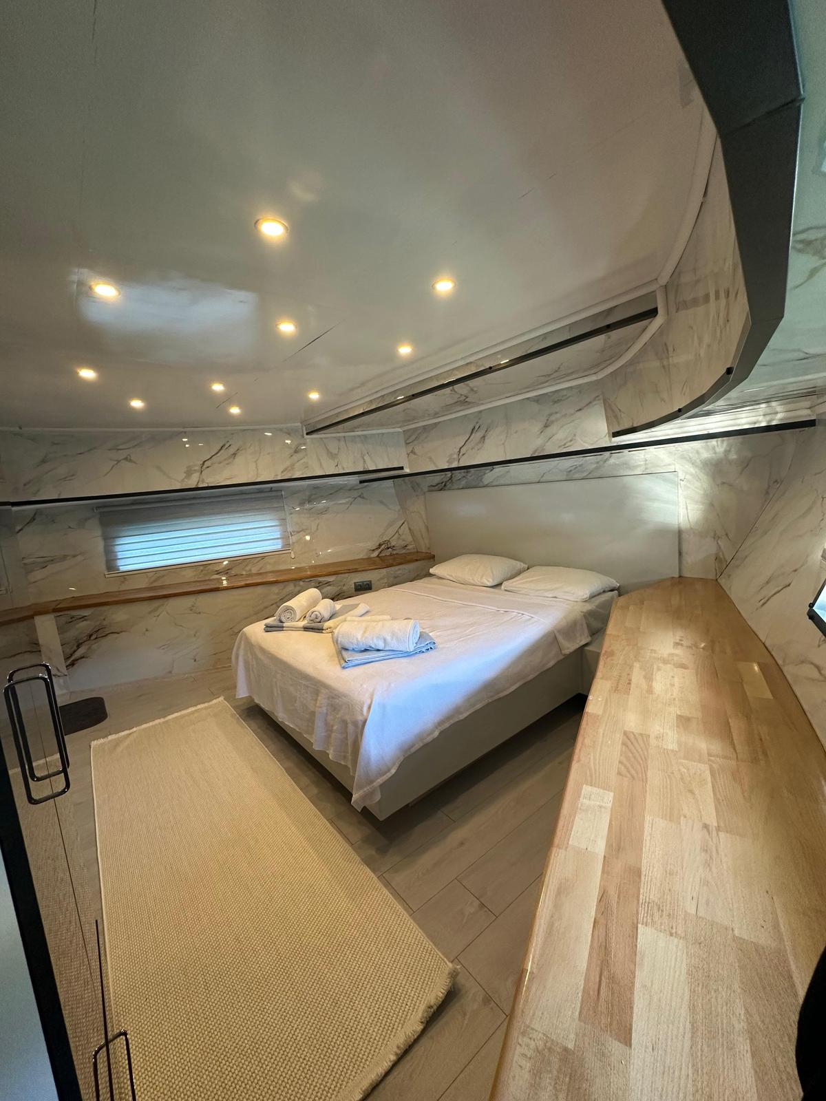 Motor Yacht — photo 10