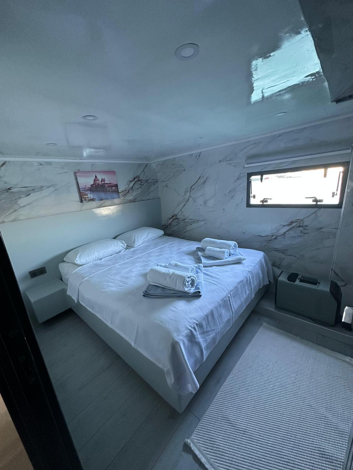 Motor Yacht — photo 15