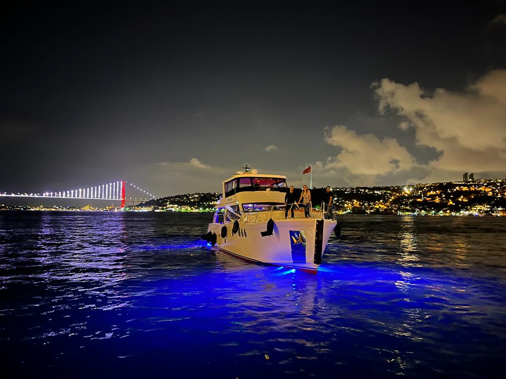 Motoryacht — photo 2