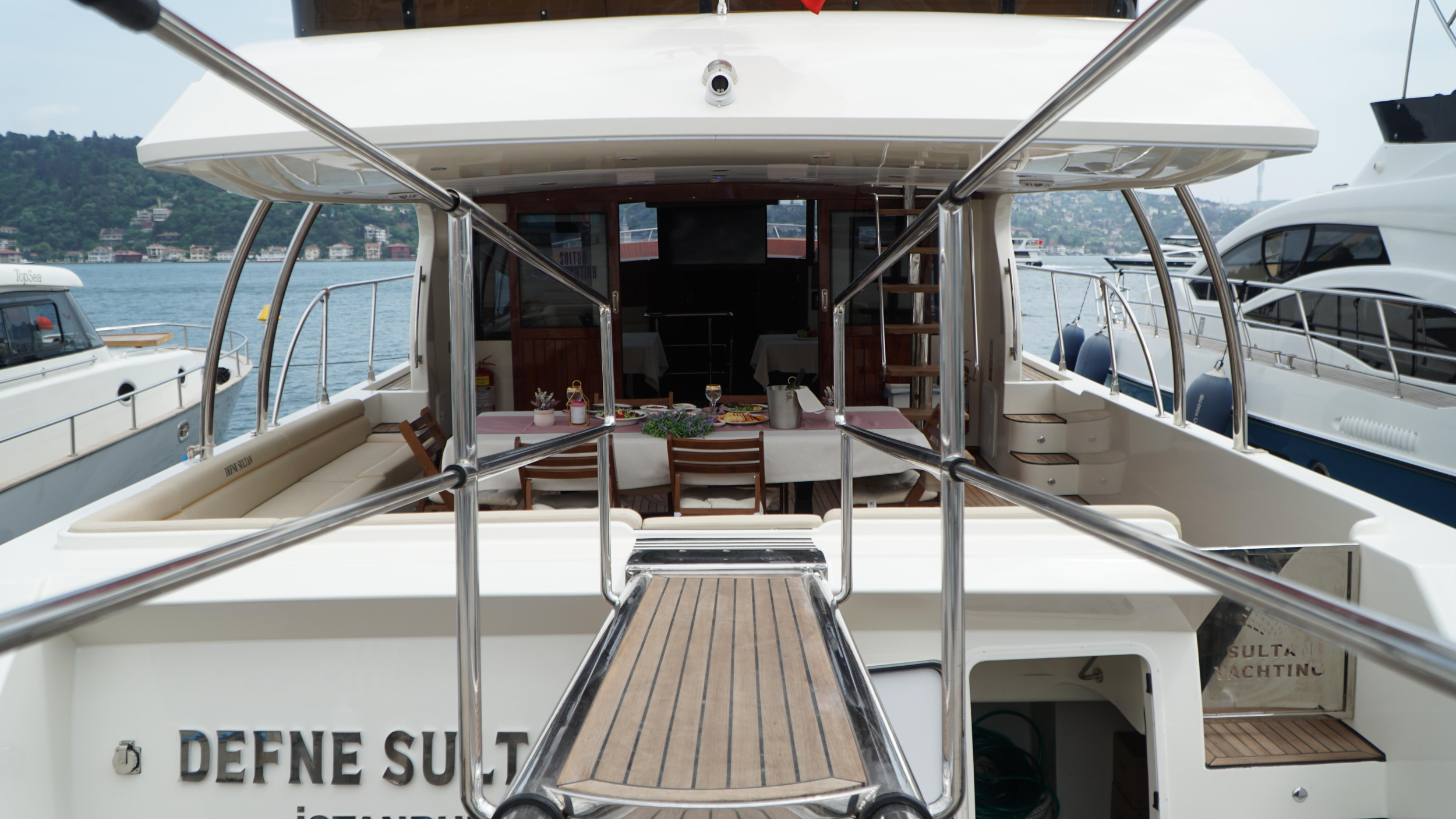 Motoryacht — photo 3