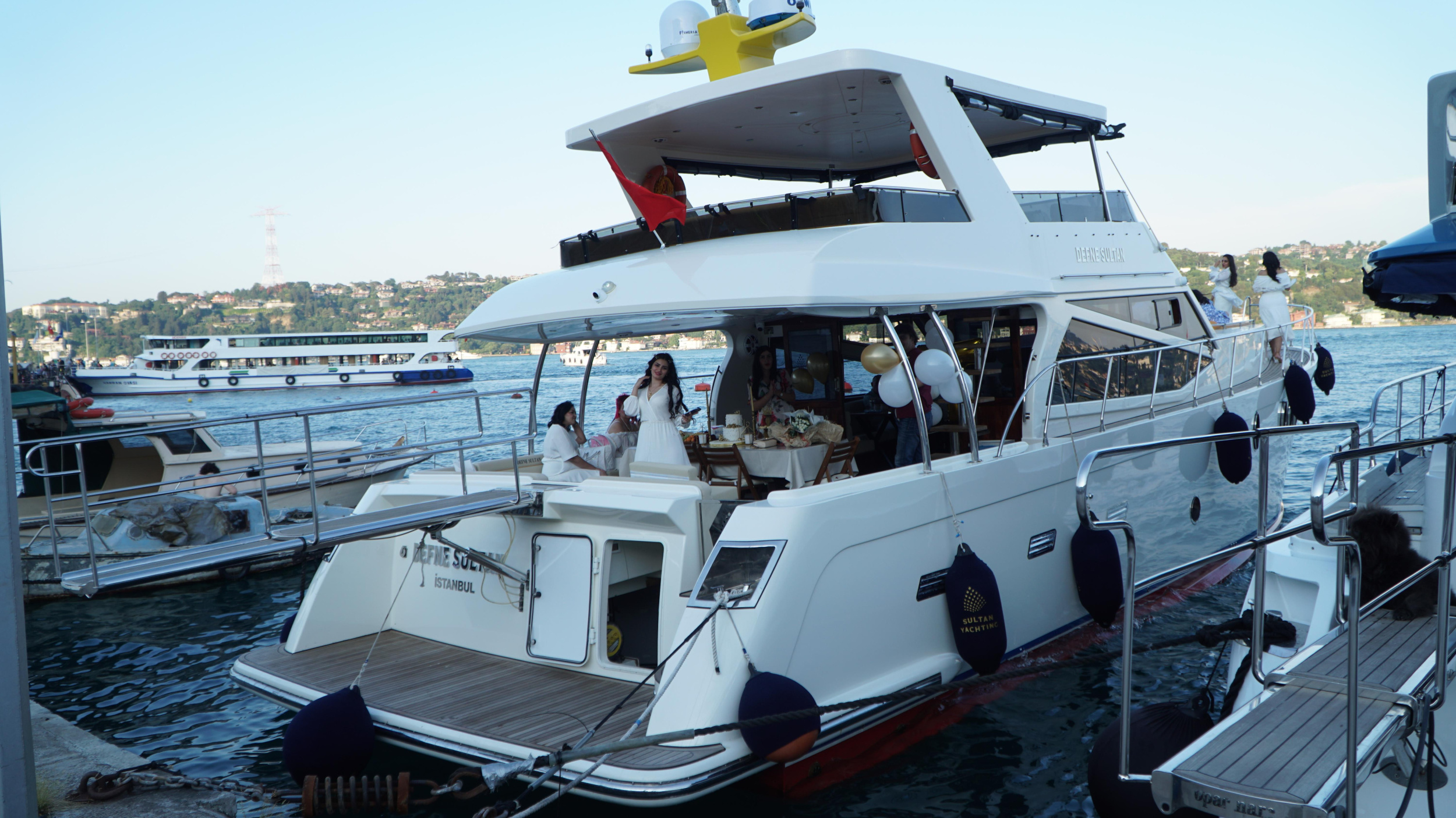 Motoryacht — photo 11