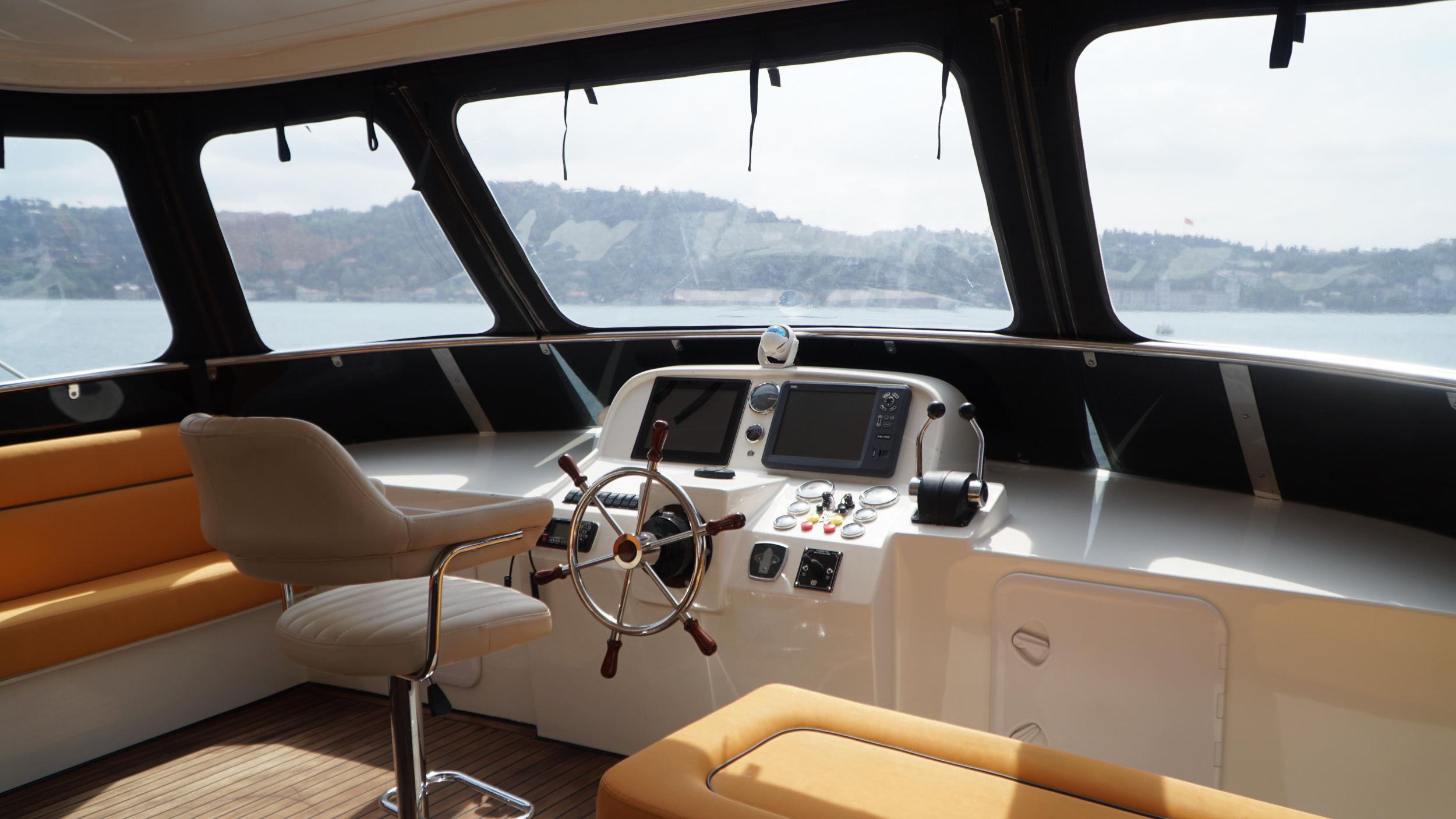 Motoryacht — photo 24