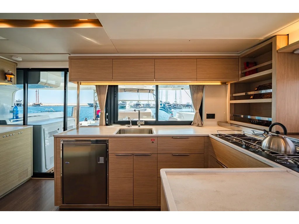 Photo #7 - Lagoon 46 (MARY GRACE II) in Athen - 64143