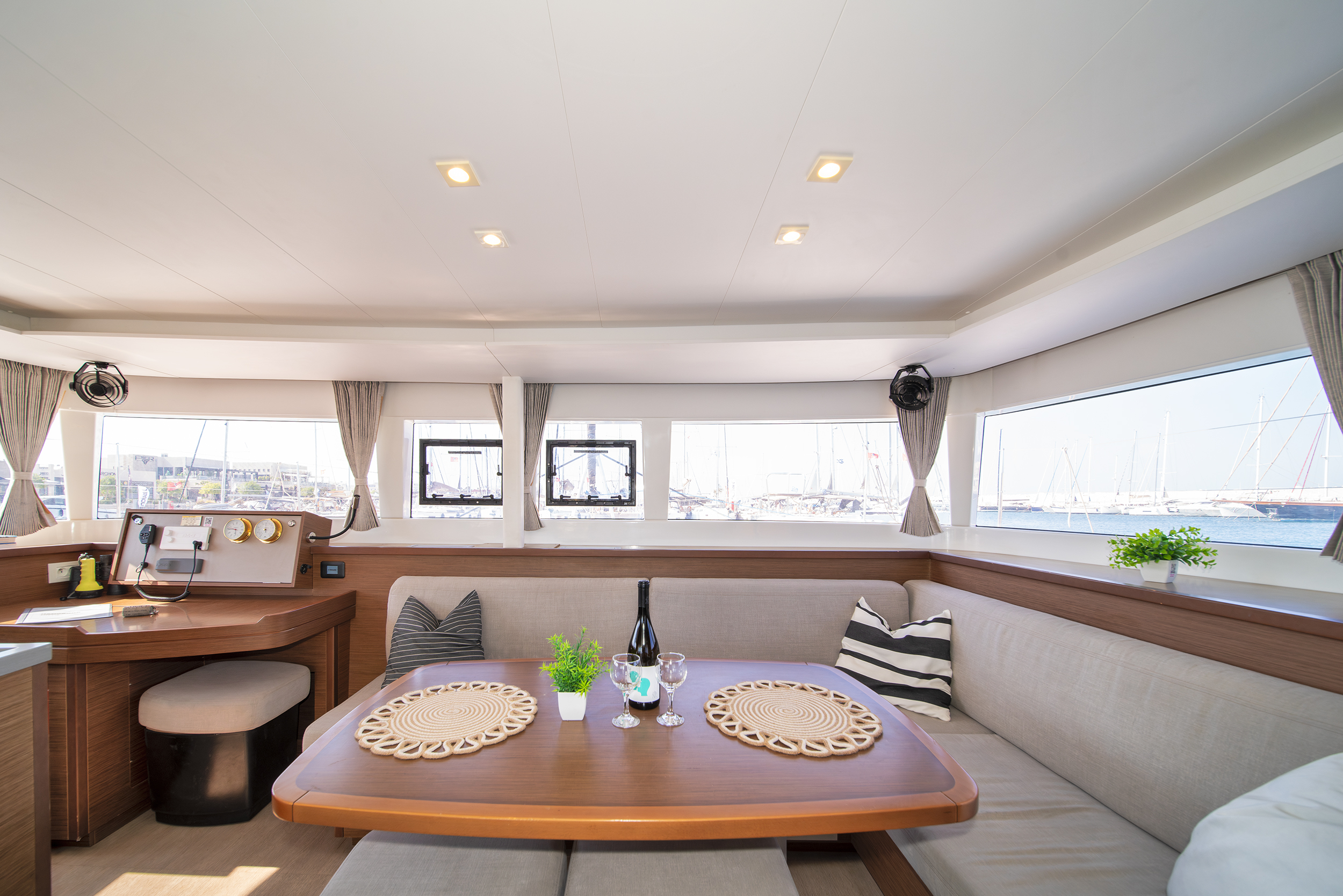 Lagoon 450 Fly & GEN — photo 15