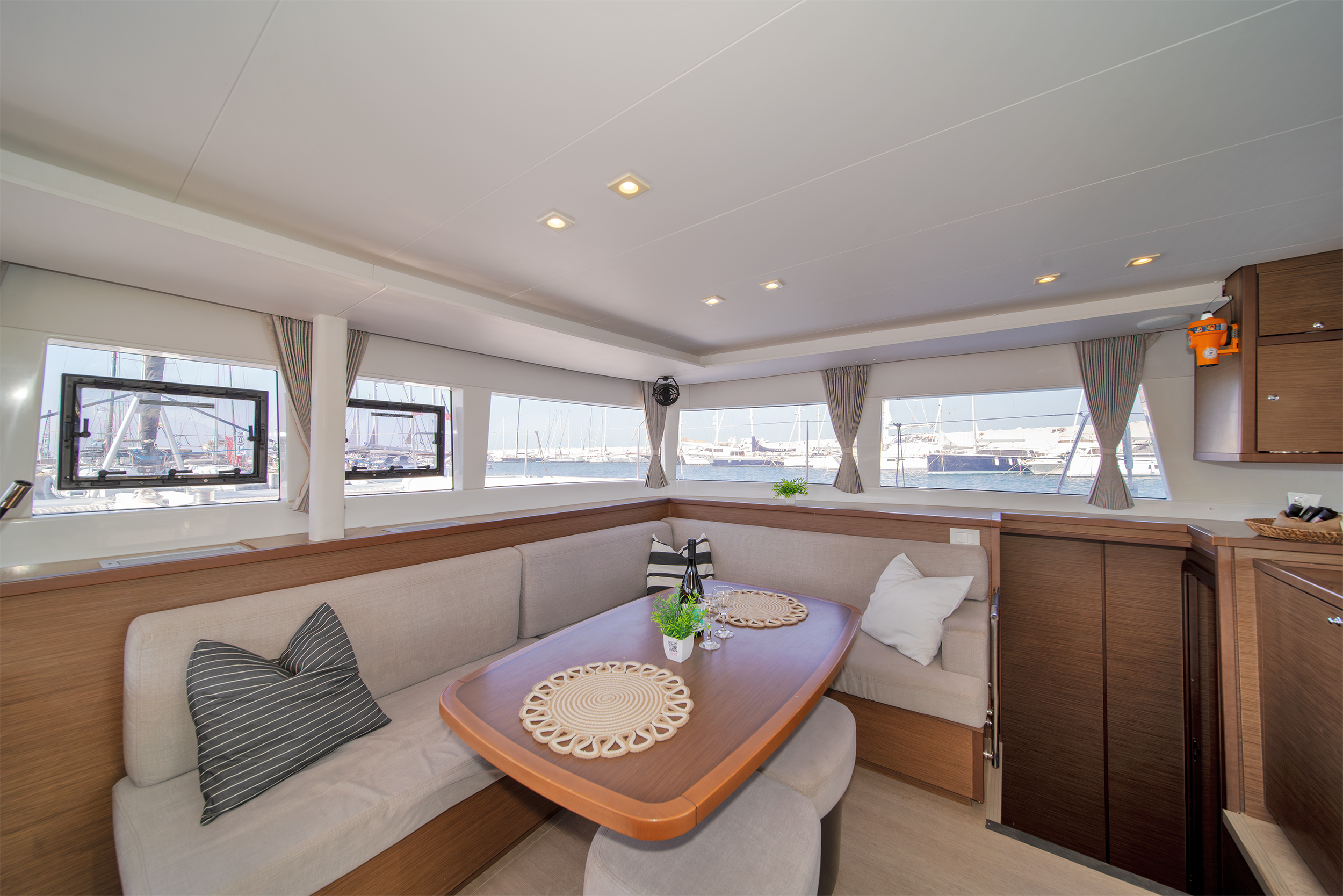 Lagoon 450 Fly & GEN — photo 16