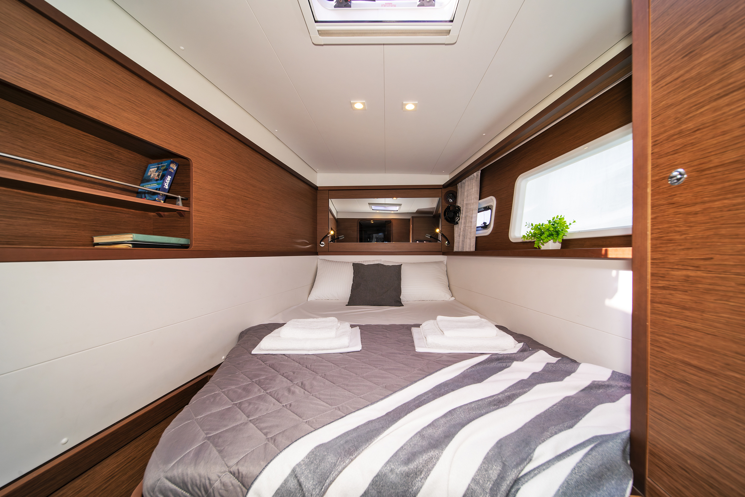 Lagoon 450 Fly & GEN — photo 9