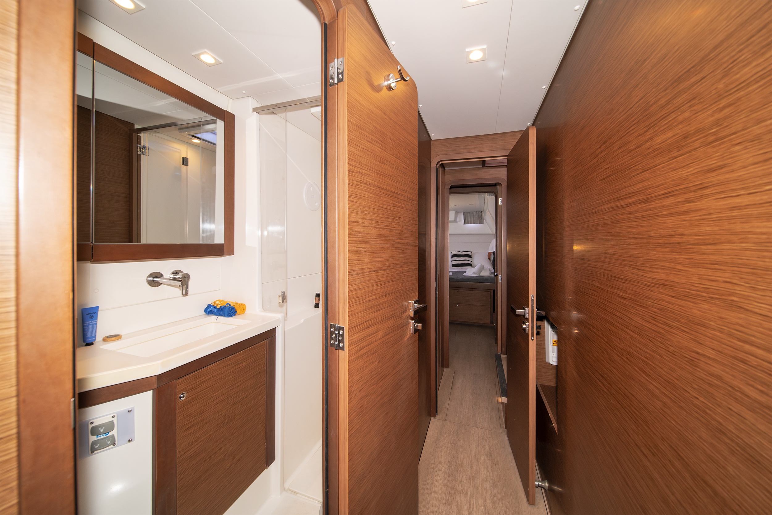 Lagoon 450 Fly & GEN — photo 19