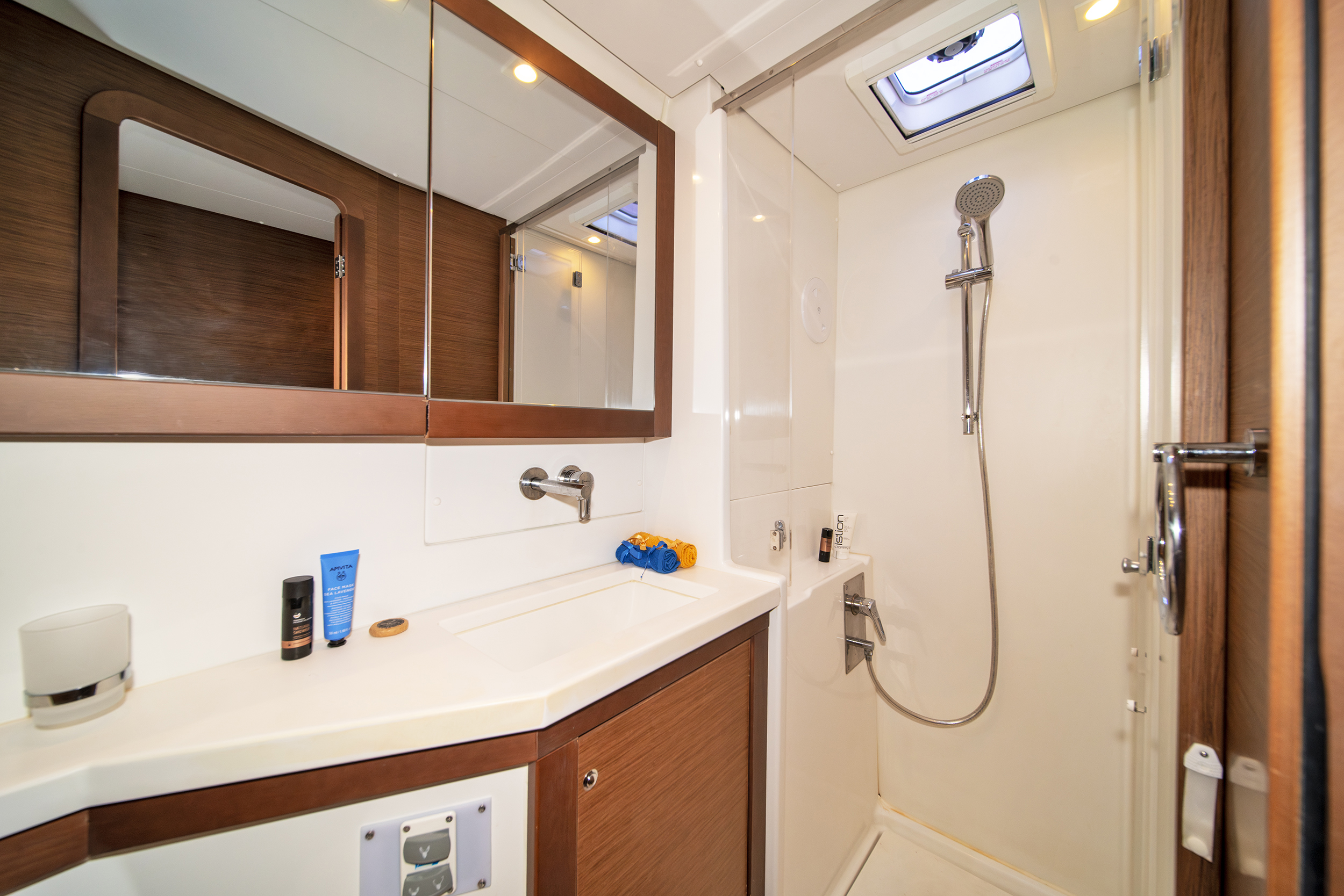 Lagoon 450 Fly & GEN — photo 24
