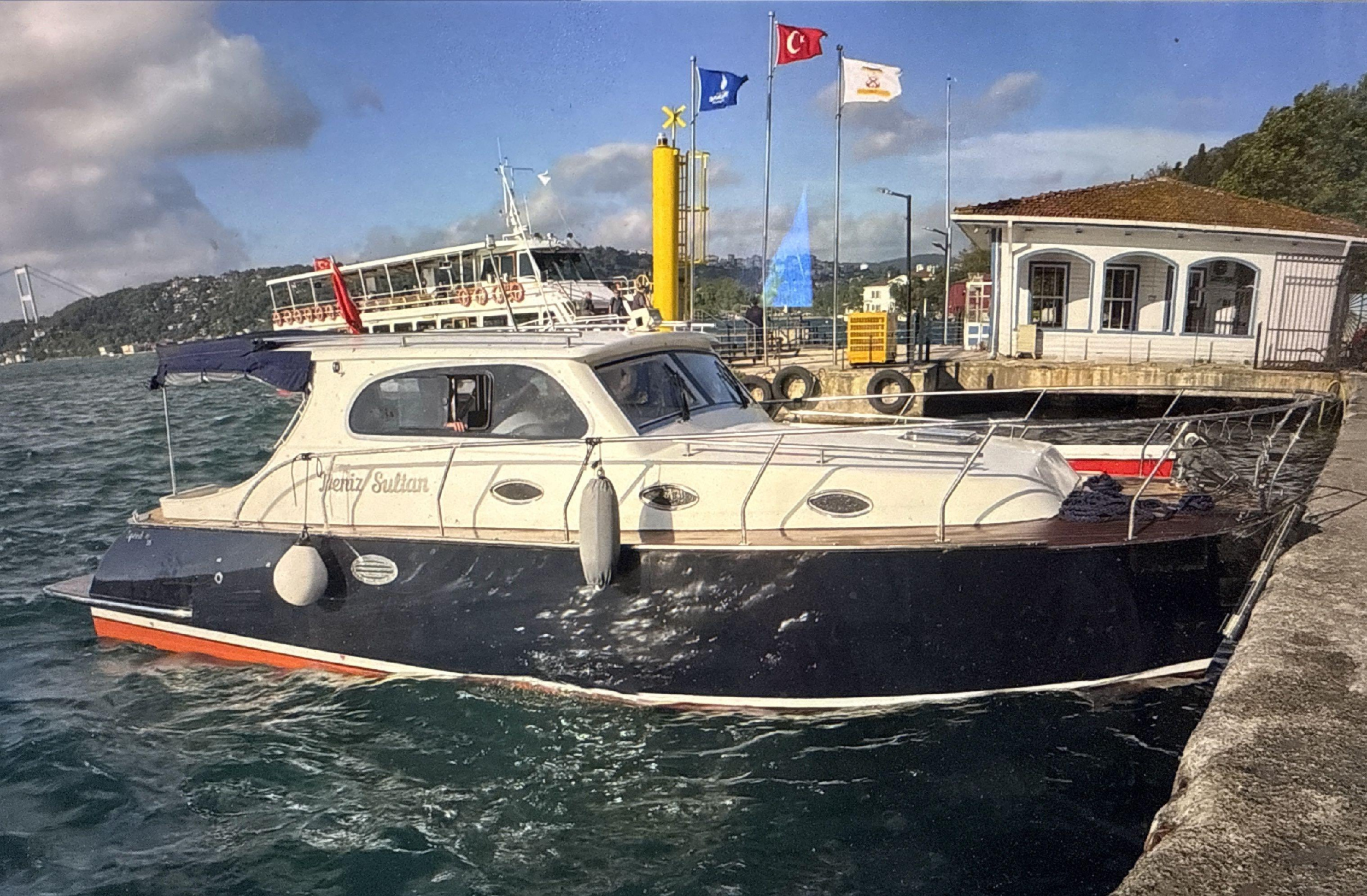 Motoryacht — photo 6