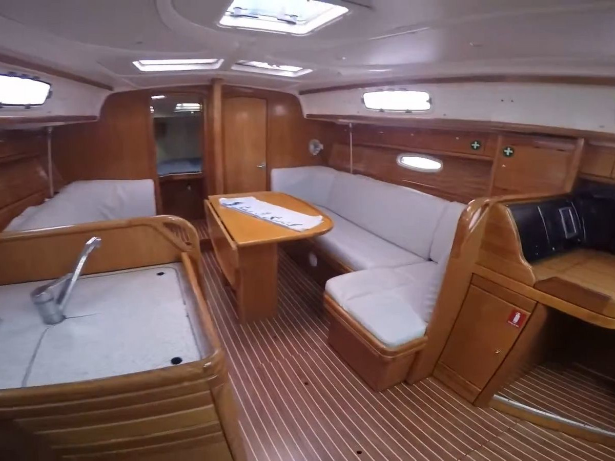 Bavaria 37 — photo 2