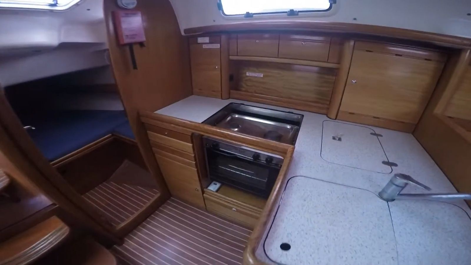 Bavaria 37 — photo 4