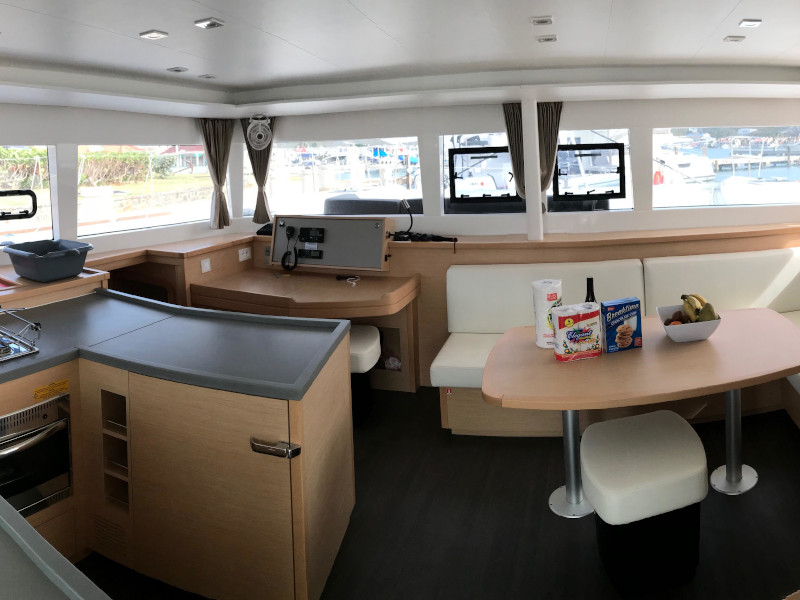 Lagoon 450 — photo 9