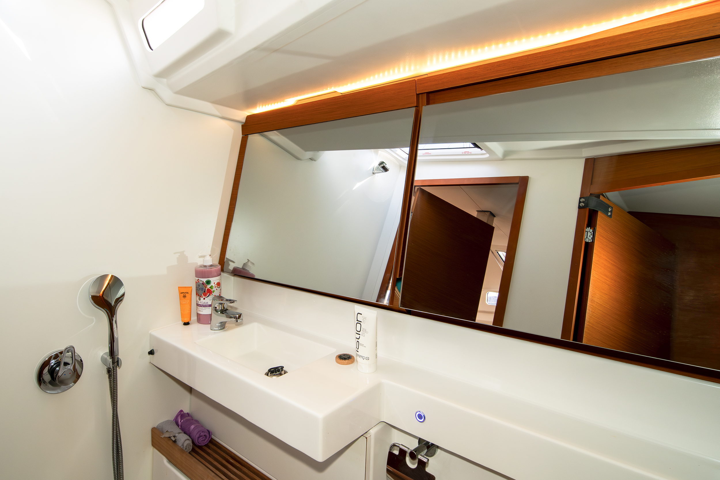 Sun Odyssey 440 — photo 7