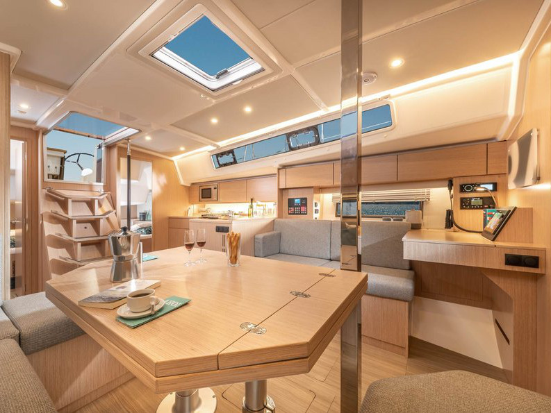 Bavaria C42 — photo 3