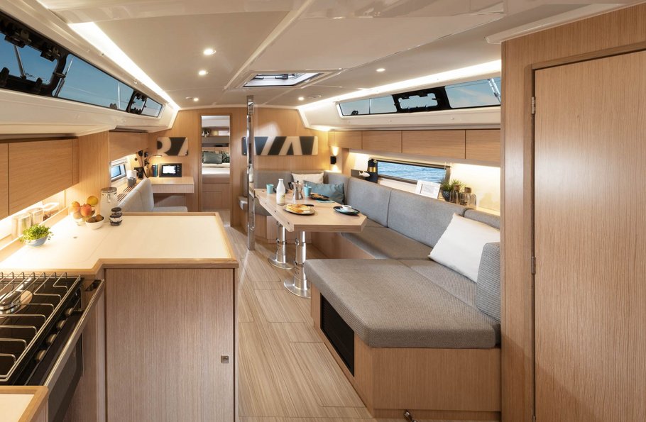 Bavaria C42 — photo 5