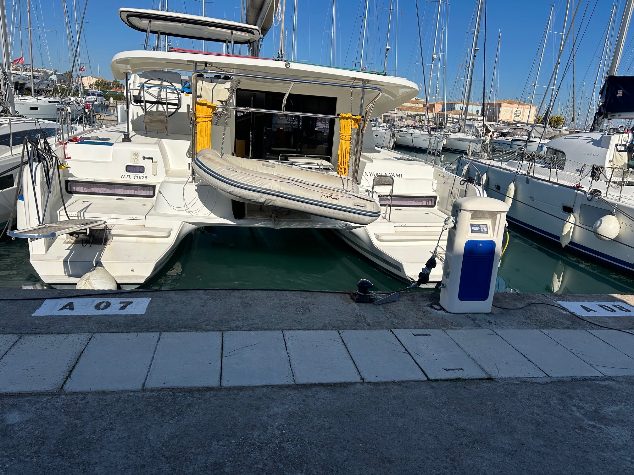 Lagoon 42 — photo 2