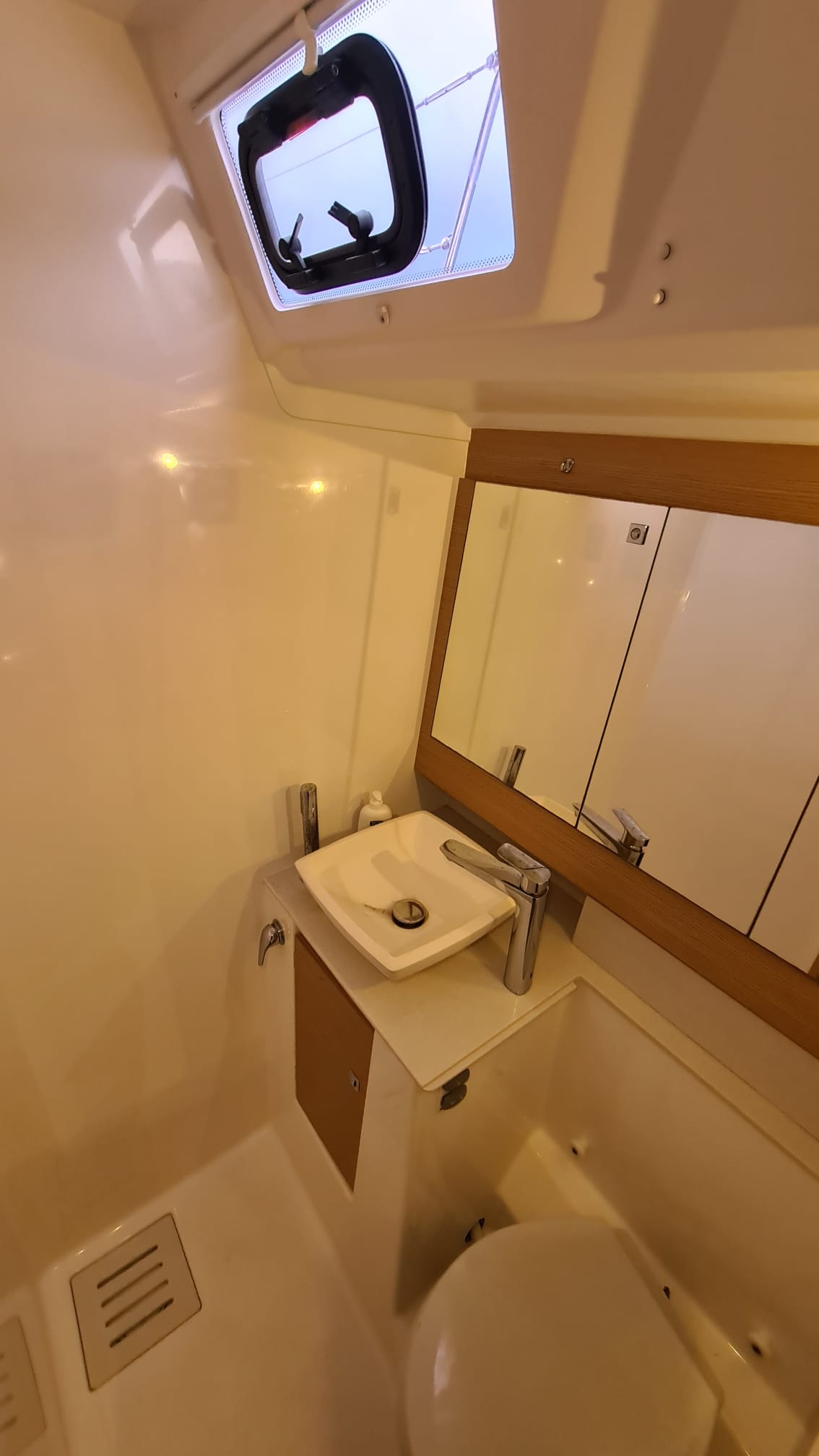 Dufour 56 Exclusive (Ac in all cabins+Wm+Gen+Bbq) — photo 10