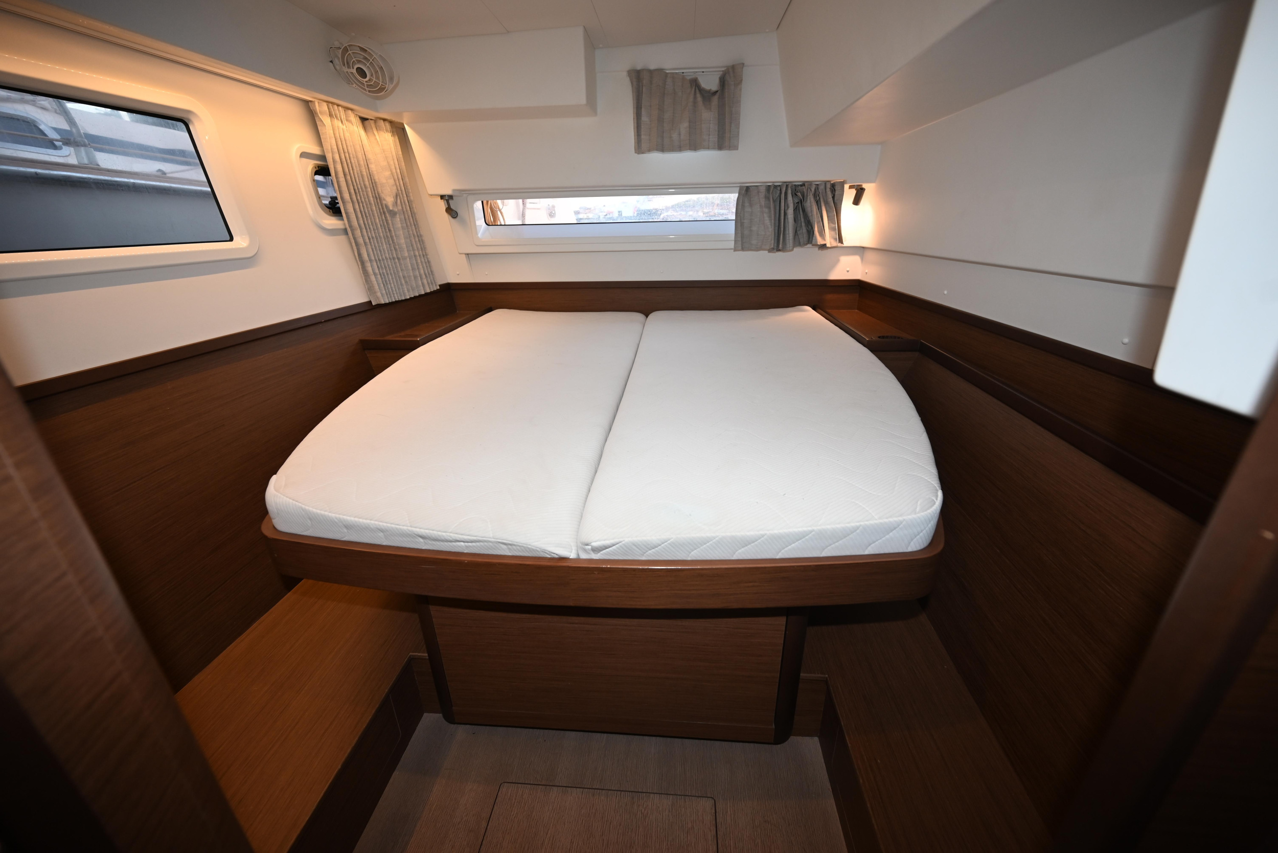 Lagoon 42 — photo 17